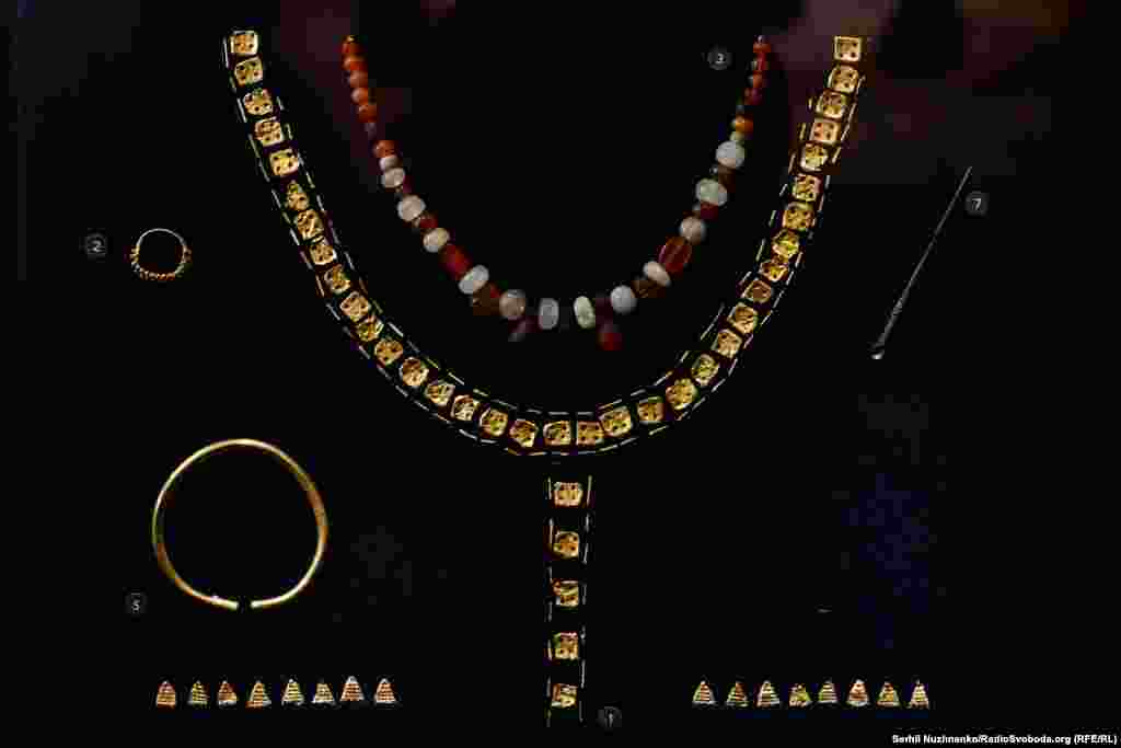 Після завершення виставки в Амстердамі, в Україну повернули лише 19 артефактів із колекції київського музею; на кримські зібрання &ndash; 565 предметів зі страховою вартістю 1,5 млн євро претендувала Росія, яка на той час вже анексувала півострів