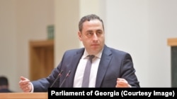 „სტრატეგია აღმაშენებლის“ ლიდერს, დეპუტატ გიორგი ვაშაძეს დღეს რამდენჯერმე გააწყვეტინეს გამოსვლა
