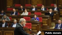 Премьер-министр Никол Пашинян в парламенте