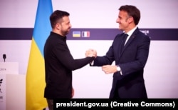 Президент Украины Владимир Зеленский и президент Франции Эммануэль Макрон (справа). Париж, 7 июня 2024 года