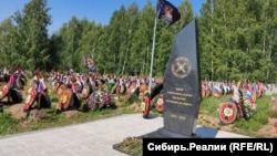 Меморіал угруповання ПВК «Вагнер» на новосибірському цвинтарі, архівне фото