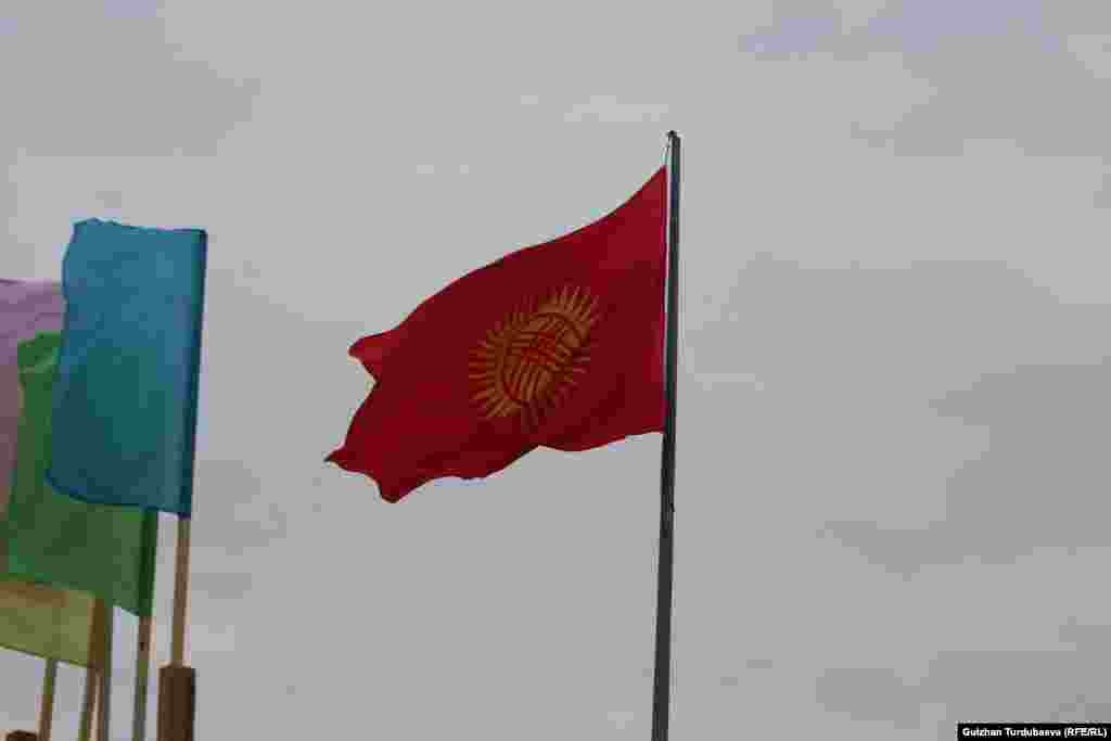 Нооруз майрамы 21-мартта Бишкектеги Ала-Тоо аянтында, жер-жерлердеги борбордук аянттарда, маданият үйлөрүндө өткөрүлүп келет. Бул күнү Нооруздун символу болгон сүмөлөк кайнатылып, улуттук спорт оюндары уюштурулат.&nbsp;