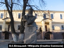 Пам’ятник Петру Могилі на території Києво-Печерської лаври