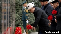 “Ата-Бейит” мемориалдык комплексинде Апрель окуясында курман болгондор эскерилди. 7-апрель, 2023-жыл.