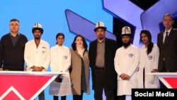 Эл аралык Жогорку Медициналык мектебинин студенттери.