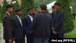 Оштогу чет элдик студенттер