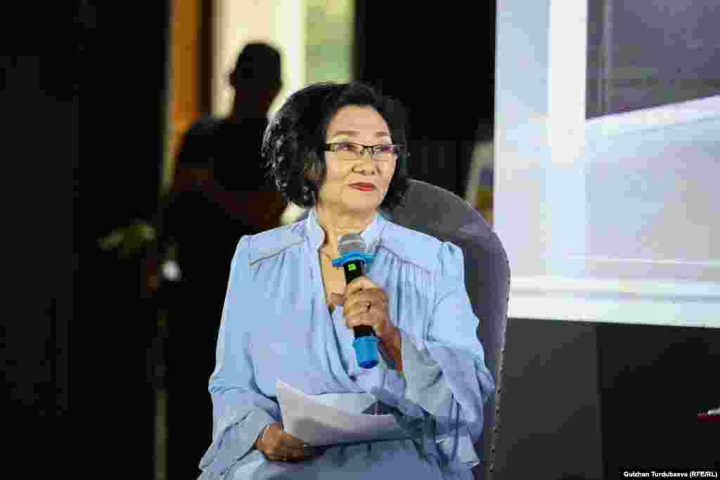 Бурулкан Сарыгулованын китептеринин бет ачары 30-майда Бишкекте өтүп, анда 2023-жылдын аягында ТҮРКСОЙ уюму түрк тилинде чыгарган &ldquo;Жолдогу ойлор&rdquo; китеби да окурмандарга сунушталды.