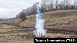 Безпилотен автомобил за поставяне на мини преминава изпитания в руската област Белгород през април.