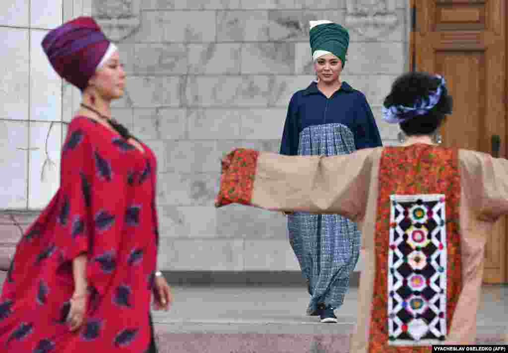 Работы кыргызского дизайнера Гульмиры Кутуевой.