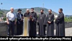 სხვადასხვა რელიგიის წარმომადგენელთა განცხადება, მეტეხის ეზო