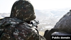 Հայ զինվորը մարտական հերթապահության ժամանակ, արխիվ