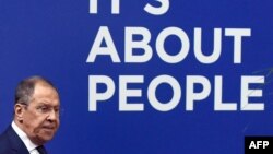 La reuniunea OSCE de la Skopje, ministrul rus de Externe, Serghei Lavrov, a prezentat Moldova ca pe un teren de confruntare între Occident și Rusia, numind-o într-un discurs sumbru „următoarea victimă” a politicilor antirusești.