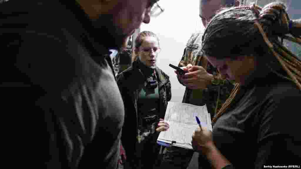 Prijateljica je 4. marta napisala: "Mogla je izabrati lakši put i otići iz zemlje, mogla je da nastavi mirno da radi u kompaniji, ali je izabrala drugi put, put pravog heroja." &nbsp;