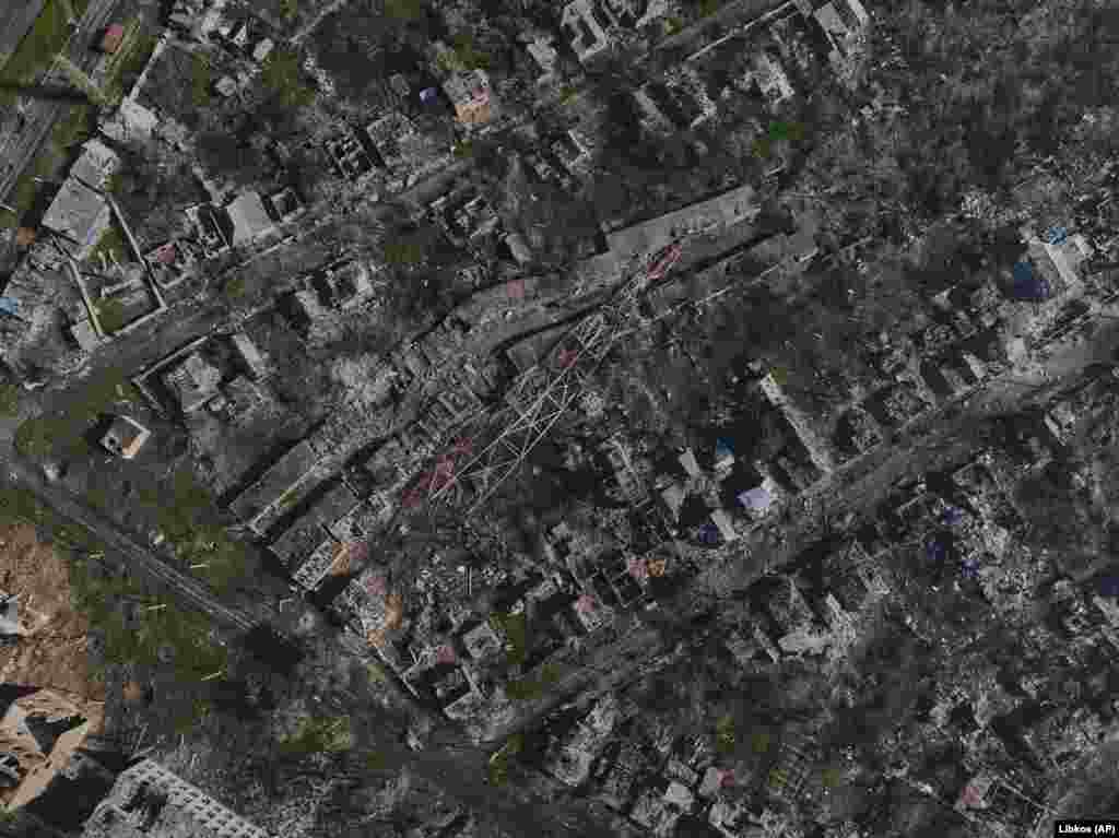 За оцінками фахівців, у так званій &laquo;бахмутській м&rsquo;ясорубці&raquo; загинули тисячі військових з обох сторін. Взяття контролю над містом дозволило б Москві зосередити свої сили на гарнізонах навколо Часового Яру та глибше в Донецькій області, де розташовані промислові міста Краматорськ і Слов&rsquo;янськ