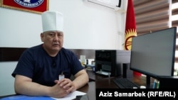 Акыл Маманов, башкы дарыгер. .