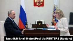 Vladimir Putin și comisarul său pentru drepturile copilului, Maria Lvova-Belova, au fost acuzați de Curtea Penală Internațională de crime de război pentru „deportarea ilegală” a copiilor ucraineni în Rusia.