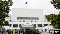 د پاکستان د قامي اسمبلۍ نوي منتخب غړي د مارچ پر درېیمه د وزیراعظم انتخاب لپاره د پارلېمان تالار ته روان دي.