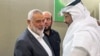 Liderul Hamas, Ismail Haniyeh (stânga), în timpul unei vizite în Qatar.