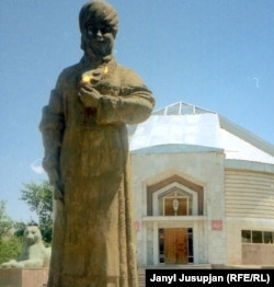 Курманжан Датканын эстелиги, Гүлчө айылы.