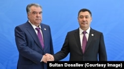 Кыргызстандын президенти Садыр Жапаров жана Тажикстандын президенти Эмомали Рахмон.  21-июль, 2022-жыл. Чолпон-Ата шаары.