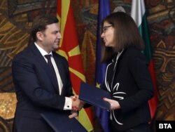 Ministrat e Punëve të Jashtme të Maqedonisë Veriut dhe Bullgarisë, Bujar Osmani dhe Teodora Gençovska.