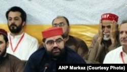 د عوامي نیشنل ګوند مشر اېمل ولي خان: انځور له ارشیفه 