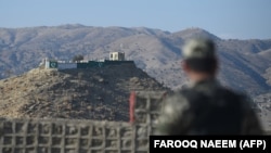 په شمالي وزیرستان کې یو سرتېری د پهرې پر مهال - پخوانی انځور. 