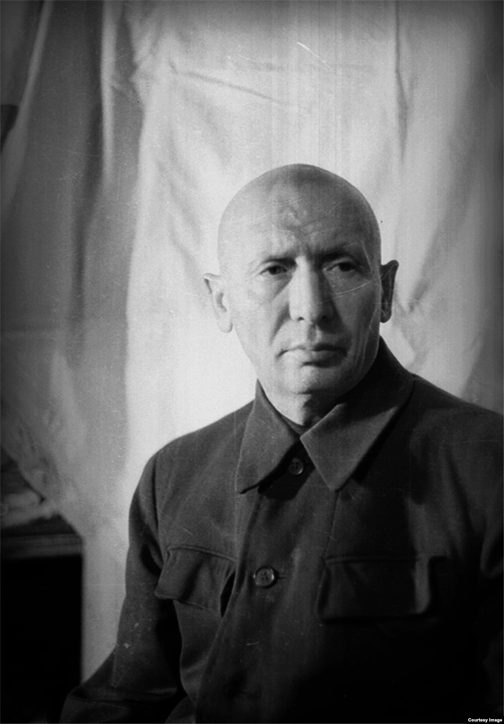 Чыгармачылык менен алектене албай калган соң фотограф узак жыл бою терең депрессияга кабылып, 1959-жылы өз өмүрүнө кол салган. Анын архивиндеги сүрөттөр бүгүнкү күнгө чейин сакталып калган. Жалпысынан жеке архивде 50 миңге жакын сүрөт бар.