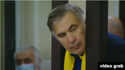 მიხეილ სააკაშვილი, საქართველოს მესამე პრეზიდენტი, კადრი სასამართლო დარბაზიდან