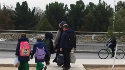 Türkmenbaşyda okuwçylar mekdebi abatlamak üçin pul tabşyrmaga mejbur edilýär