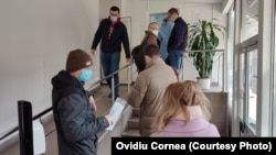 Mai mulți clujeni așteaptă pentru eliberarea pașapoartelor