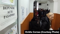 În decurs de câteva zile, termenul de programare pentru un pașaport în București, Cluj-Napoca sau Iași a ajuns de la una-două săptămâni la două-trei luni.