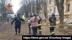 «У Кривому Розі російська ракета поцiлила у житловий будинок. Зруйнований під’їзд», – повідомив голова ОВА