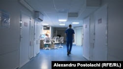 Ultima dată, salariile angajaților din instituțiile medicale publice au fost majorate acum un an