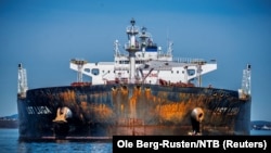 Greenpeace-ის წევრები ცდილობენ გააჩერონ რუსული ტანკერი, რომელიც ნორვეგიაში ნავთობს გადაზიდავს. 2022 წლის 5 აპრილი