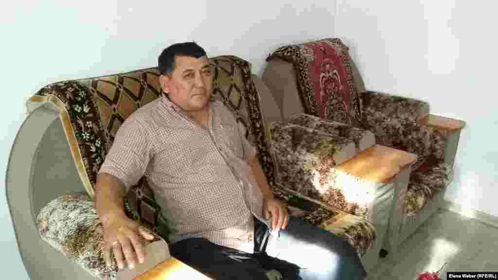 Житель села Садовое Курмет Уажив стал одним из инициаторов обращения к властям по поводу переселения жителей в лучшее и безопасное место.