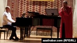 Концерт в Средней музыкальной школе при Туркменской национальной консерватории имени Майи Кулиевой. Ашхабад, 19 марта, 2022