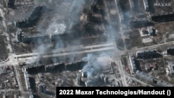 Zapaljene stambene zgrade u Mariupolju