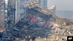 Руїни торгового центру в Києві після влучення російської ракети. 21 березня 2022 року. Внаслідок обстрілу загинуло вісім людей