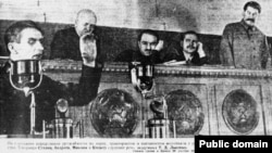 سخنرانی لیسنکو در سال ۱۹۳۵ در حضور استالین و اعضای بلندپایه حزب کمونیست