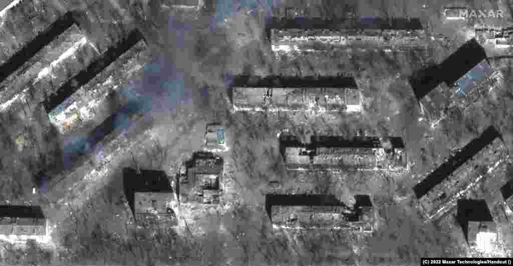 Знищені житлові масиви у Маріуполі, фото Satellite image &copy;2022&nbsp;Maxar Technologies від 29 березня 2022 року