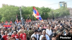 Митинг армянской оппозиции на площади Франции в Ереване. 1 мая 2022 г. 