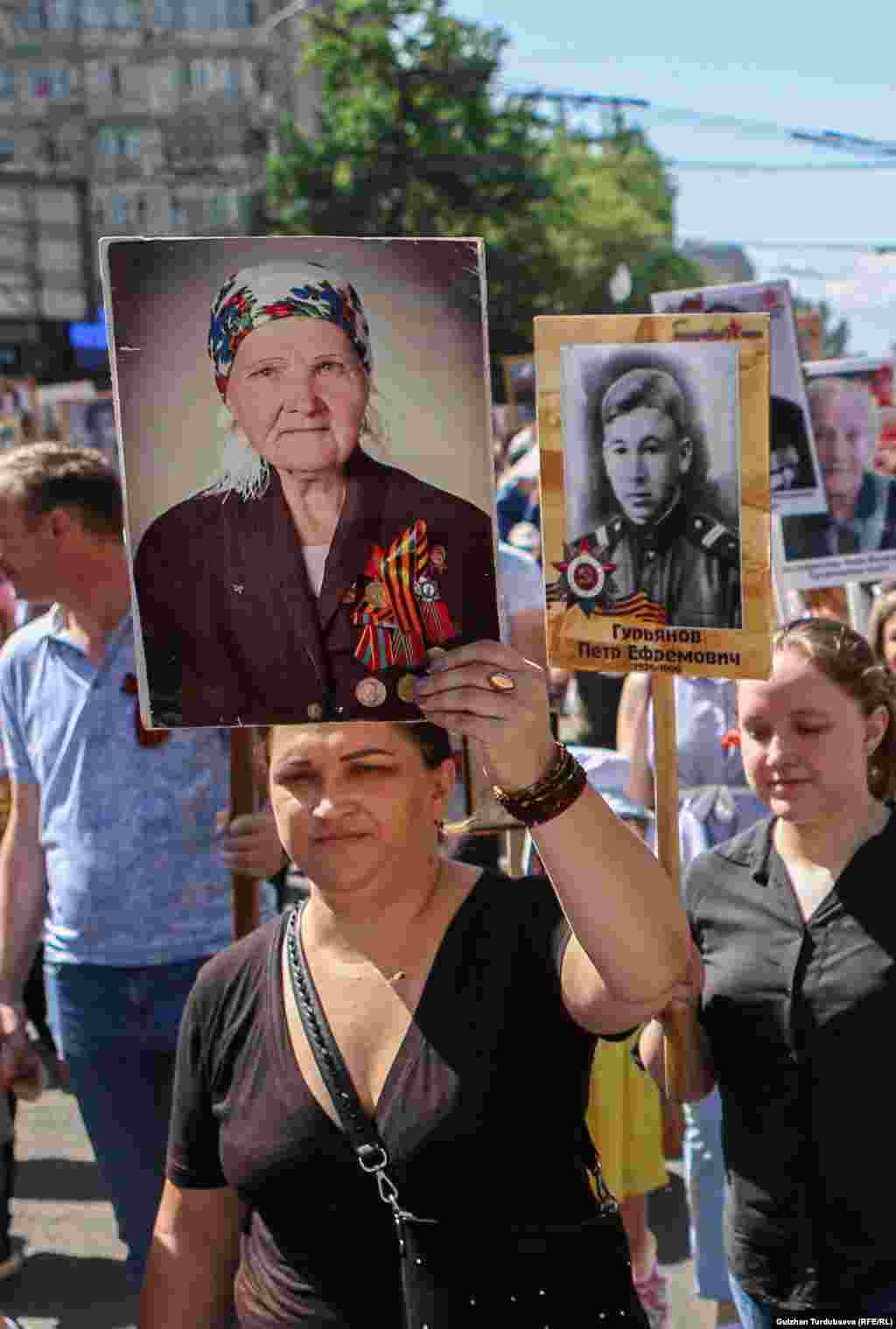 &nbsp;Быйылкы "Өлбөс полк" жүрүшүнө 20 миңге жакын киши катышканын жүрүштүн уюштуруучулары билдиришти.&nbsp;&nbsp;