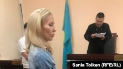 На суде по вопросу продления меры пресечения содержащейся под домашним арестом Гульмиры Халыковой, подозреваемой в причастности к запрещенному в Казахстане как «экстремистскому» движению «Демократический выбор Казахстана» (ДВК). Нур-Султан, 5 августа 2019 года.
