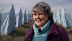 „M-am atașat de laguna mea albastră”. Refugiata care trăiește la Palanca de la începutul războiului își petrece iarna în cort