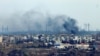 Дим піднімається від ударів по прифронтовому місту Соледар, 5 січня 2023 року