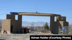 د ولسي وګړو د تګ راتګ لپاره د خرلڅیو دا ور کارېږي - د نومبر ۲۶مې انځور.