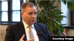 Пензионираниот американски генерал Бен Хоџис