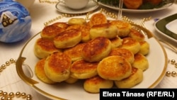 Cartodelniki. Cartofi umpluți cu ciuperci sau amestec de legume ori carne. O ceată a lui Pițigoi...