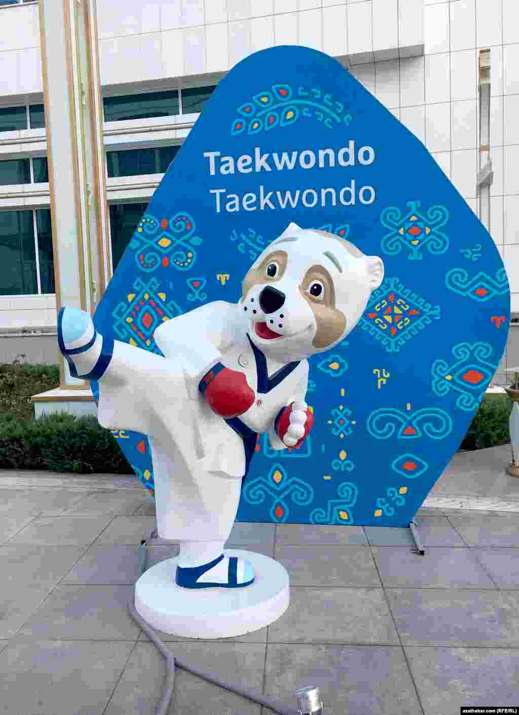 'Aşgabat - 20017-niň' nyşany, Taekwondo ýaryşyny görkezýän Alabaý